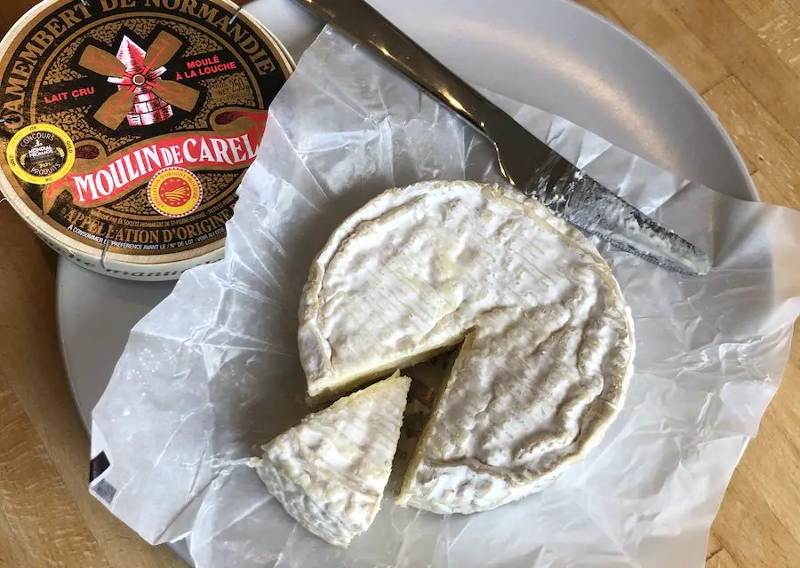 How do the French eat Camembert cheese ?